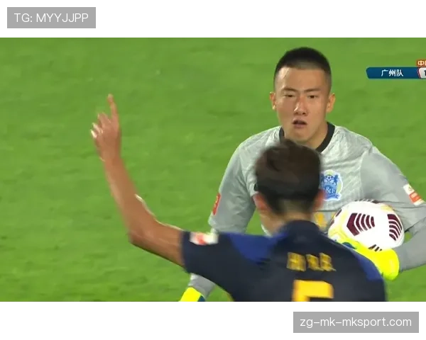守门员的影子延伸了防守范围,守门员的角色 守门员的影子延伸了防守范围,守门员的角色